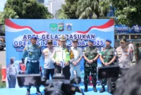 Kombes Pol Komarudin memimpin apel Operasi Zebra Jaya 2025 di Polda Metro Jaya. (Posnews/PMJ)