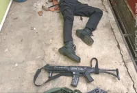 Petugas kepolisian melakukan olah TKP pascaledakan di SMAN 72 Kelapa Gading, Jakarta Utara, Jumat (7/11/2025). (Posnews/Ist)
