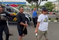 Perangkat desa di Tuban tewas dibacok karena cinta segitiga. Pelaku ditangkap Pors Tuban tanpa perlawanan. (Ist)