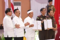Penandatanganan MoU pidana kerja sosial Kejaksaan Tinggi Jawa Barat bersama pemda se-Jawa Barat di Bekasi. (Puspenkum Kejagung)
