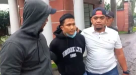 Polisi menangkap preman Ciputat yang hendak membacok pedagang di Pasar Jombang Tangsel. (Ist)