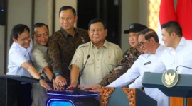 Presiden Prabowo Subianto meresmikan Stasiun Tanah Abang, Jakata Pusat skaligus inspeksi rel kereta dan fasilitas publik. (Setpres)
