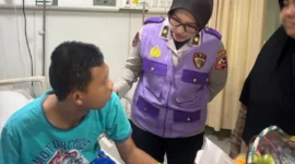 Psikolog Polri memberikan pendampingan trauma bagi siswa SMAN 72 Jakarta pascaledakan. (Posnews/Ist)