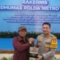 Kabid Humas Polda Metro Jaya Kombes Pol Bhudi Hermanto bersama “young guns” Bang Imo – YouTuber muda dan jurnalis digital Polri. (Posnews)