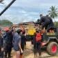 Petugas gabungan BNPB dan Basarnas mengevakuasi korban serta membantu pengungsi pascabencana di wilayah Sumatera.
(Posnews/Ist)