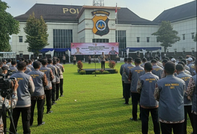 Foto, Polda DIY gelar Apel Besar Jaga Warga untuk perkuat sinergi keamanan. Ratusan warga siap jadi garda terdepan antisipasi kejahatan jalanan dan konflik sosial. Dok: X (@merapi_uncover).