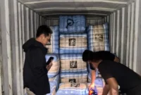 Polisi Polda Metro Jaya menyita 207 bal pakaian bekas impor ilegal di Duren Sawit. (Posnews/Ist)
