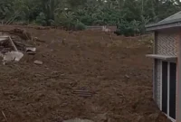 Tebing runtuh akibat hujan lebat yang memicu longsor di Pandanarum, Banjarnegara. (Posnews/Ist)