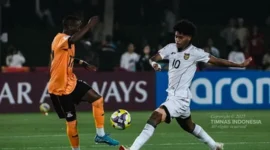 Aksi Fadly Alberto pada laga Timnas Indonesia U-17 vs Zambia U-17 Grup H Piala Dunia 2025. (Timnas Indonesia)