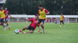 Pemain Timnas Indonesia U-22 menjalani latihan resmi jelang laga melawan Mali U-22 di Stadion Pakansari. (Popsnews/PSSI)