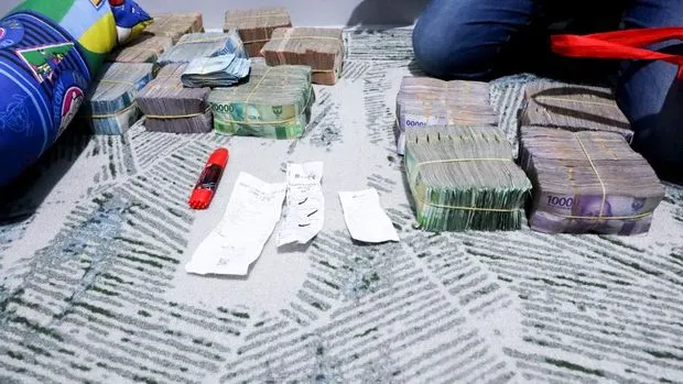 Jakarta diguncang aksi besar dalam sepekan. Dua kampung narkoba yang selama ini disebut “kebal hukum” diobrak-abrik oleh BNN dan Polri.