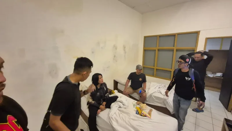 BNNP Banten mengamankan seorang Wanita jaringn narkoba antarprovinsi di salah satu Hotel Image Kota Bandung. Darinya disita 4 Kg Sabu. (Posnews/BNN)