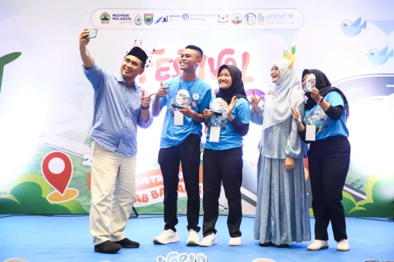 Wagub Jateng Taj Yasin minta industri di Batang lebih peduli anak. Dorong CSR untuk pelatihan dan dukung program Kecamatan Berdaya demi perlindungan anak maksimal. Dok: Radar Solo.