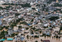 Rekor hujan 300 tahun tenggelamkan Hat Yai! Thailand kerahkan kapal induk Chakri Naruebet jadi RS apung demi selamatkan jutaan korban banjir. Dok: Reuters.