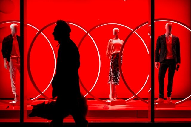 Baju bekas dan kosmetik habis kini jadi tren? Selamat datang di era