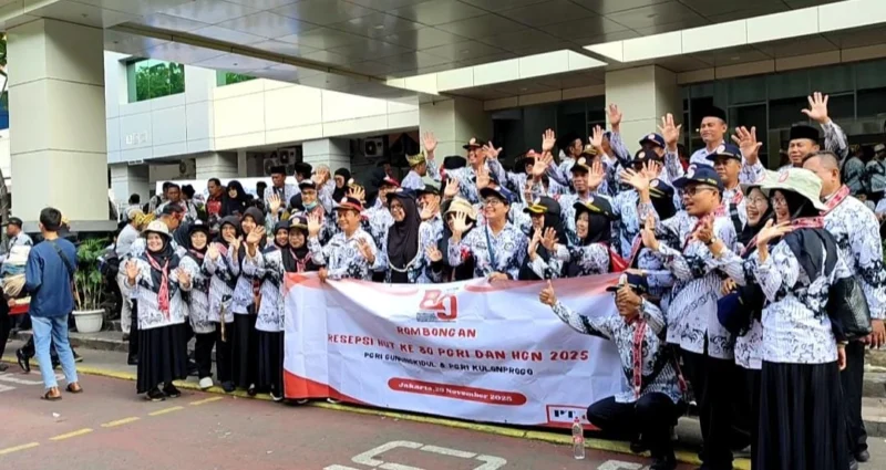 Para guru dari berbagai daerah Indonesia berkumpul dalam acara puncak PGRI 2025 di Jakarta Utara. (Posnews/MR)