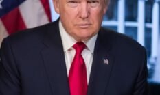 Trump Picu Bara di Hormuz: Kapal Komersial Terbakar