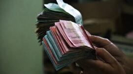 Ilustrasi, Wacana redenominasi (Rp1000 jadi Rp1) masuk PMK 2025-2029. Pengamat tegaskan ini bukan sanering (potong nilai), sementara BI, Menkeu, dan Istana sebut implementasi masih sangat jauh. Dok: Istimewa.