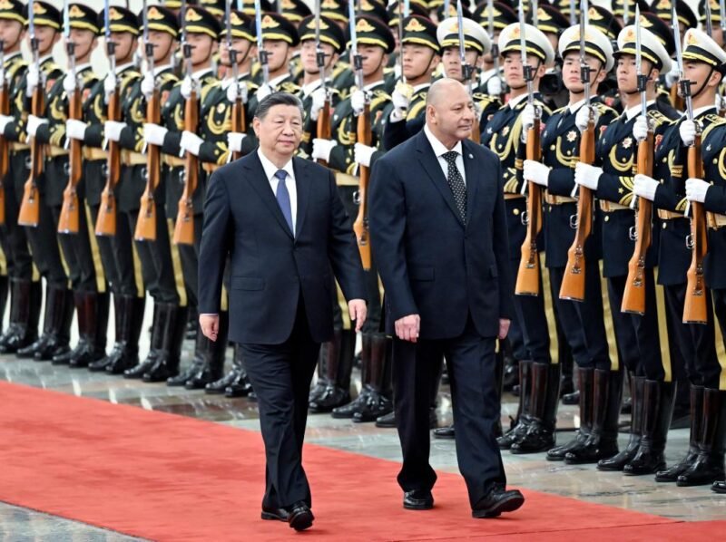 Persahabatan lintas samudra kian erat. Presiden Xi Jinping sambut Raja Tupou VI di Beijing, sepakati perluasan kerja sama dari energi bersih hingga perubahan iklim. Dok: Xinhua/Yin Bogu.
