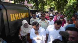Gubernur Pramono meninjau SMAN 72 Jakarta seusai ledakan.