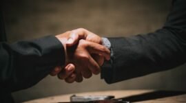 Cari untung atau cari aman? Dunia bisnis kini beralih ke 