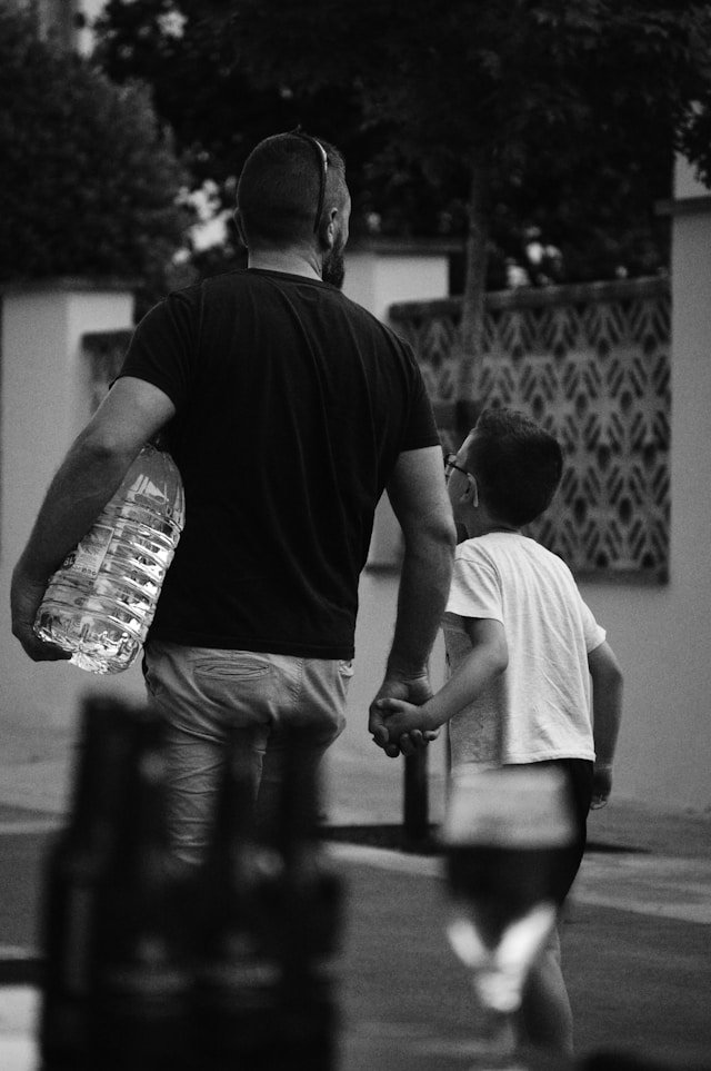 Ayah ada di rumah, tapi rasanya asing? Indonesia masuk jajaran negara 