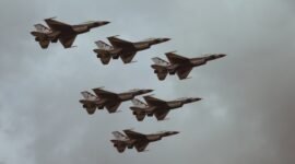 Ilustrasi, Tekanan militer maksimal. Pentagon menyiapkan kapal induk USS George H.W. Bush untuk bergabung dengan USS Abraham Lincoln di Timur Tengah guna menghadapi ancaman Iran jika jalur diplomasi gagal. Dok: Istimewa.