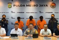 AKBP Rafles Marpaung menjelaskan pengungkapan rencana rusuh demo 10 Desember. (Posnews/PMJ)