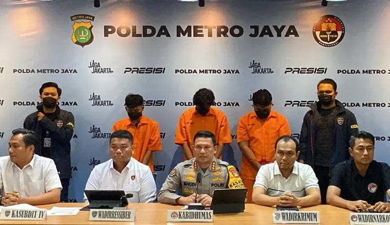AKBP Rafles Marpaung menjelaskan pengungkapan rencana rusuh demo 10 Desember. (Posnews/PMJ)