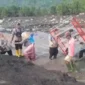 Petugas evakuasi korban banjir dan longsor di Aceh usai BNPB mencatat ribuan korban terdampak bencana Sumatera.(Posnews/Ist)
