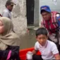 Tim SAR Ditpolairud Polda Metro Jaya mengevakuasi warga menggunakan perahu karet di kawasan Muara Angke yang terendam banjir rob. (Posnews/Ist)