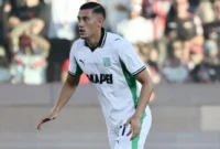 Bek Timnas Indonesia Jay Idzes tampil konsisten di Serie A. (Posnews/X@SassuoloUS)