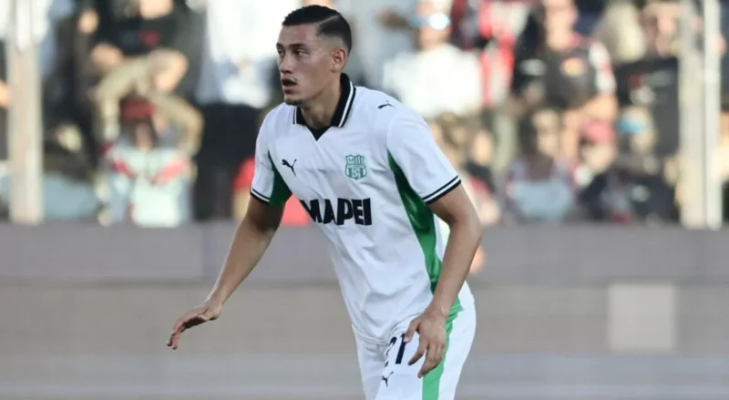 Bek Timnas Indonesia Jay Idzes tampil konsisten di Serie A. (Posnews/X@SassuoloUS)