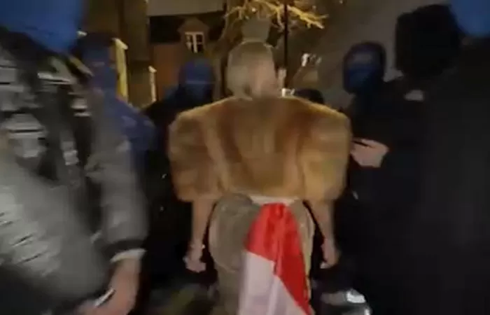 Bonnie Blue diduga melecehkan bendera Merah Putih dalam video viral yang dilaporkan KBRI London ke otoritas Inggris. (Posnews/@bonnieblue)