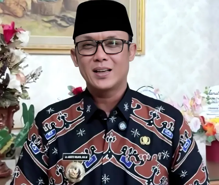 Bupati Lampung Tengah Ardito Wijaya digelandang KPK setelah OTT di Lampung