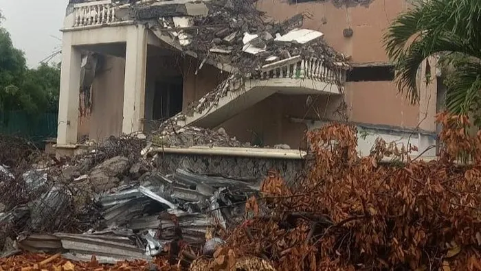 Bangunan ambruk di Kelapa Gading, Jakarta Utara. (Posnews/Ist)