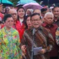 Gubernur Pramono Anung membuka Christmas Carol Colossal di Bundaran HI Jakarta. (Posnews/Kominfo)
