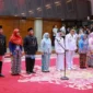 Gubernur DKI Jakarta Pramono Anung melantik 11 pejabat pimpinan tinggi Pemprov DKI termasuk Iin Mutmainah sebagai Wali Kota Jakarta Barat di Balai Kota Jakarta. (Posnews/Humas)