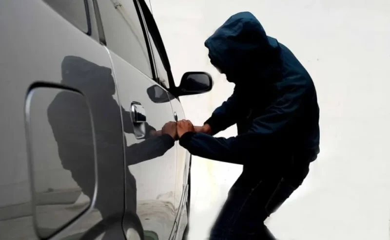 Ilustrasi mencuri mobil di lokasi parkir SPBU Cikarang Barat. (Posnews/Ist)
