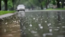 Ilustrasi langit mendung dan hujan ringan di wilayah Jakarta dan sekitarnya hari ini. (Posnews/Ist)