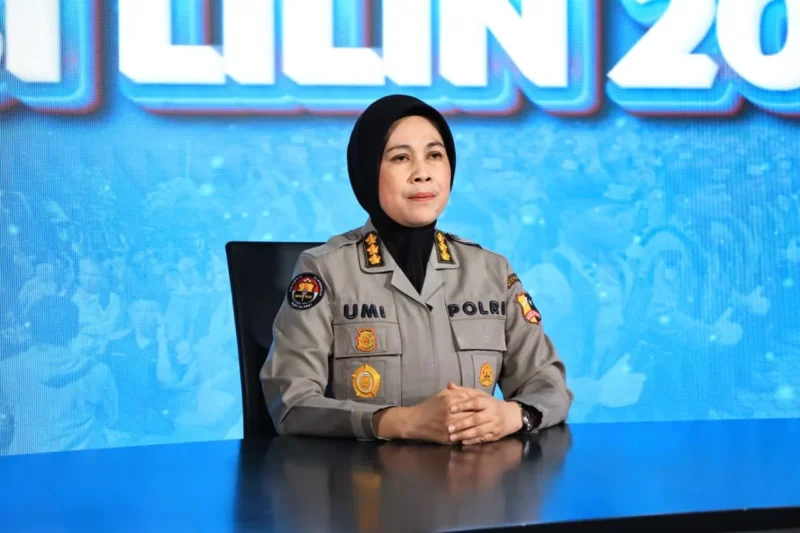 Juru Bicara Operasi Lilin 2025 Kombes Pol Umi Fadilah Astutik menyampaikan update arus lalu lintas dan keamanan Nataru di Mabes Polri. (Posnews/Ist)