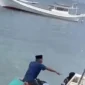 Proses evakuasi korban kecelakaan KLM Fitri Jaya yang terbalik di perairan Pulau Sarappo, Pangkep, Sulawesi Selatan. (Posnews/Ist)