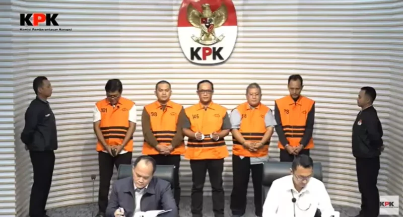 KPK menahan Bupati Lampung Tengah Ardito Wijaya terkait kasus suap proyek dan gratifikasi. (Posnews/KPK)