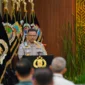 Kakorlantas Polri Irjen Pol Agus Suryonugroho menyampaikan rilis akhir tahun terkait efektivitas tilang elektronik e-TLE di Mabes Polri, Jakarta.
(Posnews/Ist)