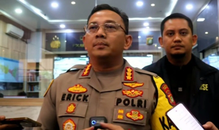 Kapolres Metro Jakarta Utara Kombes Erick Frendriz memberi keterangan pers soal sopir MBG.. (Posnews/Ist)