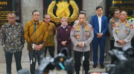Kapolri Listyo Sigit Prabowo menerima audiensi Komisi Informasi Pusat di Mabes Polri. (Posnews/Ist)