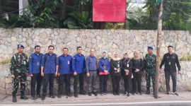 Kejagung memasang plang sita di Hotel Ayaka Suites Setiabudi terkait kasus TPPU Sritex. (Posnews/Ist)
