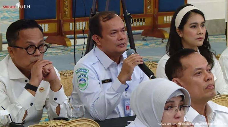 Kepala BMKG Teuku Faisal Fathani menyampaikan peringatan tiga siklon tropis yang mengepung Indonesia dan berpotensi memicu cuaca ekstrem. (Posnews/Setpres)