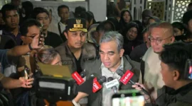 Ketua MPR Ahmad Muzani menyalurkan bantuan dan menyampaikan BPJS Kesehatan serta sertifikat tanah digratiskan bagi korban banjir dan longsor di Aceh. (Posnews/Humas Sumbnar)