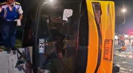 Kecelakaan maut bus Cahaya Trans di Exit Tol Krapyak Semarang. (Posnews/Ist)